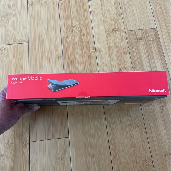 Wedge Mobile Bluetooth Microsoft Keyboard - Picture 3 of 6